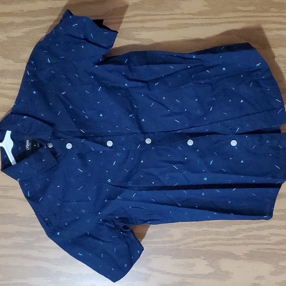 4 button down collared shirts, boys size small